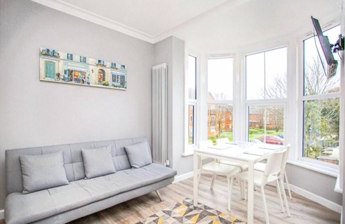 Watford Apartamento | Homely 2Bedroom/1Bathroom Flat w/ FREE WIFI & FREE PARKING