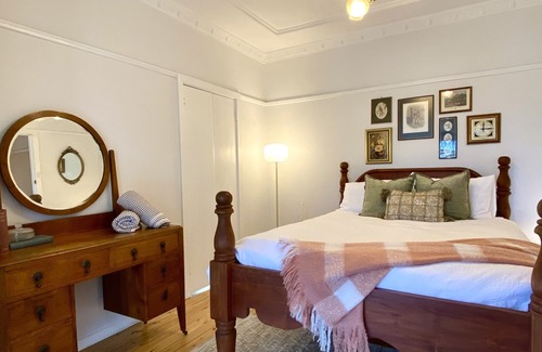 Wentworth Falls Casa | Homely cottage walking distance to Wentworth Falls village. Family/pet friendly!