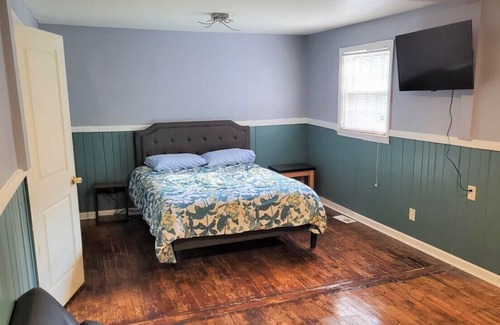 Paw Creek Cabaña | Homely cottage close to the airport and rafting center