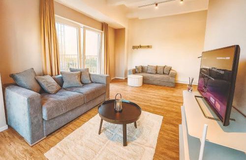 Schwanheim Apartamento | Homely! Skyview 2-Room Apartment, Airport, Fair, Rooftop, Gym!