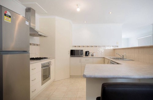 Prospect Vale Casa | Homely Suburban Delight with Parking & Wi-Fi