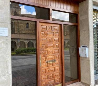 Zumarraga Apartamento | HomeOffice with Church Views