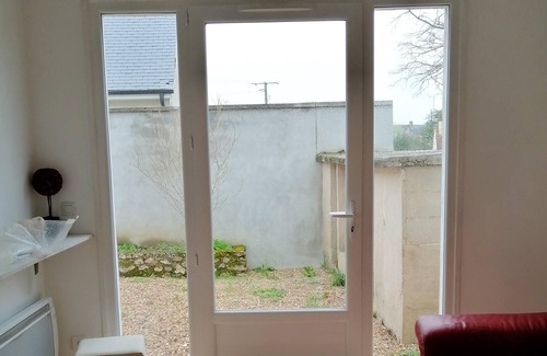 La Chaussee-Saint-Victor Casa | Homerez - Casa para 2 pers. con jardín y terraza en La Chaussée-Saint-Victor