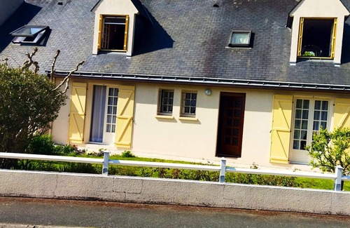Saint-Barthelemy-d'Anjou Apartamento | Homerez - Nice studio for 2 ppl. at Saint-Barthélemy-d'Anjou