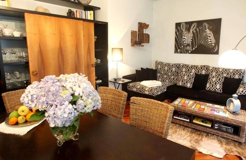 Malpica de Bergantinos Apartamento | Homerez - ¡A 10 m de la playa! Apartamento para 13 pers. con terraza en Malpica