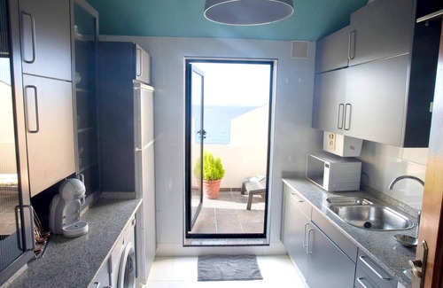 Malpica de Bergantinos Apartamento | Homerez - 10 m away from the beach! Big appartement for 13 ppl. at Malpica