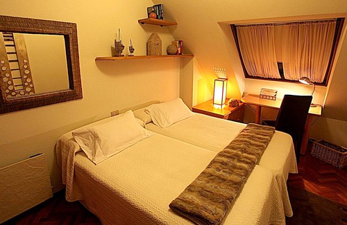 Malpica de Bergantinos Apartamento | Homerez - 10 m away from the beach! Big appartement for 13 ppl. at Malpica