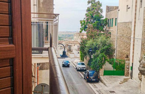 Alcamo Historic Center Apartamento | Homerez - ¡A 200 m de la playa! Apartamento para 2 pers. con balcón en Alcamo