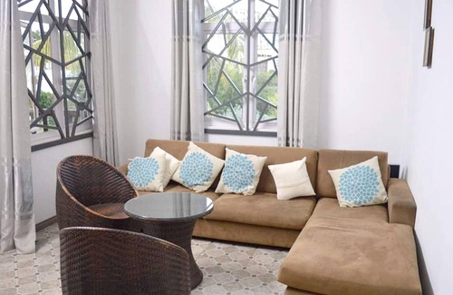 Pointe aux Biches Apartamento | Homerez - ¡A 210 m de la playa! Apartamento para 6 pers. con piscina y jardín