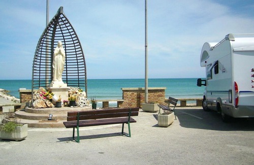 Casalbordino Casa | Homerez - ¡A 3 m de la playa! Casa para 5 pers. con balcón en Contrada Termini