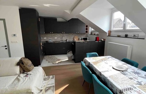 Upper Town Apartamento | Homerez - Apartment Saint-Josse