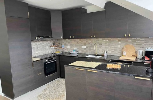 Upper Town Apartamento | Homerez - Apartment Saint-Josse