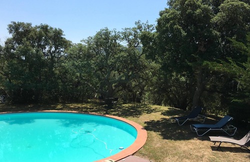 Montauriol Apartamento | Homerez - Apartamento para 3 pers. con piscina compartida en Montauriol