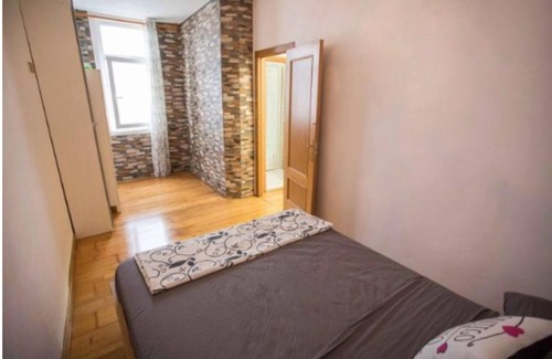 La Coruna Apartamento | Homerez - Apartamento a 3 km de la playa para 5 pers. con jacuzzi en A Coruña