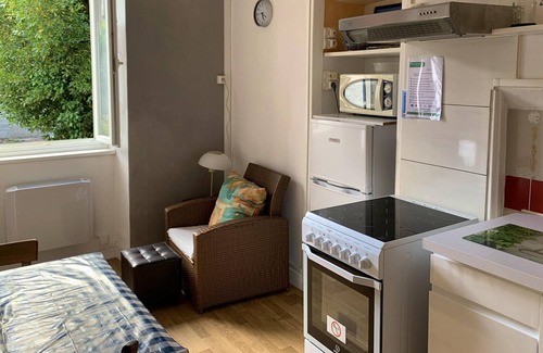 Neris-les-Bains Apartamento | Homerez - Bonito apartamento para 2 pers. en Néris-les-Bains