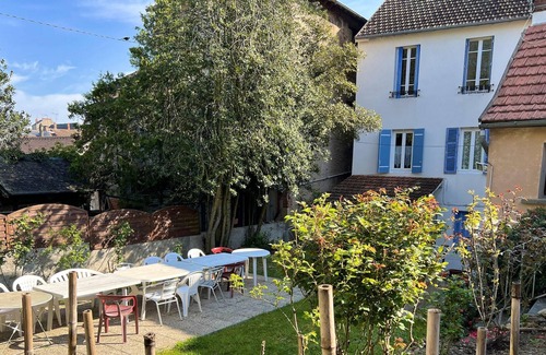 Neris-les-Bains Apartamento | Homerez - Bonito apartamento para 2 pers. en Néris-les-Bains