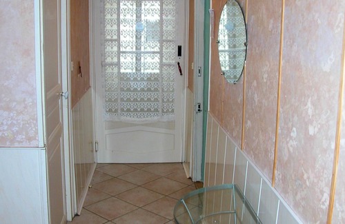 Neris-les-Bains Apartamento | Homerez - Espectacular estudio para 2 pers. con jardín en Néris-les-Bains