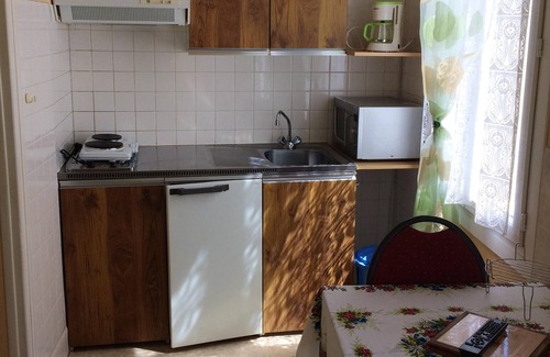 Neris-les-Bains Apartamento | Homerez - Amazing studio for 2 ppl. at Néris-les-Bains