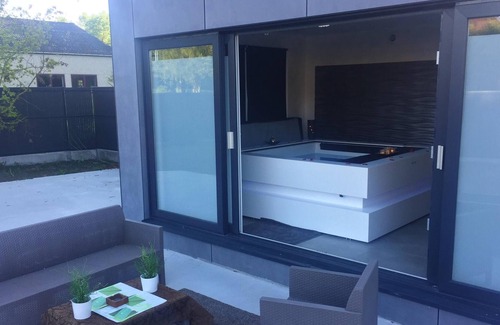 Tournai Casa | Homerez - Casa para 2 pers. con jacuzzi, jardín y terraza en Tournai
