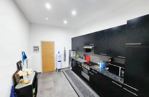Sint-Jans-Molenbeek Apartamento | Homerez - Apto. Molenbeek-St-Jean + Parking