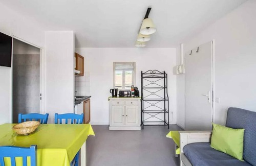 Carnoux-en-Provence Apartamento | Homerez - Apartment Carnoux-en-Provence.