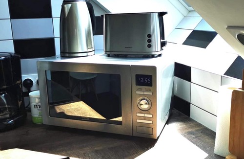 Le Vivier-sur-Mer Apartamento | Homerez - Apartment /Le Vivier-sur-Mer