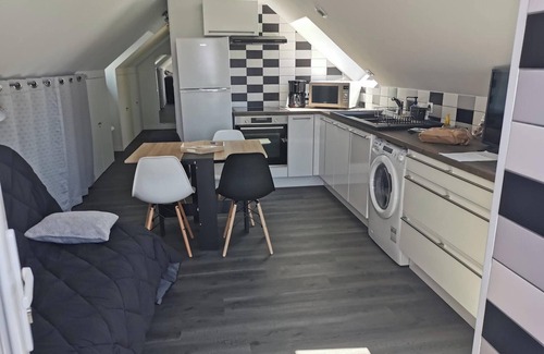 Le Vivier-sur-Mer Apartamento | Homerez - Apartment /Le Vivier-sur-Mer