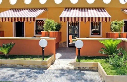 San Giorgio-Librino-San Giuseppe la Rena-Zia Lisa-Villaggio Sant'Agata Apartamento | Homerez - Apartamento en Catania, piscina