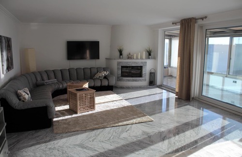 Munchen District Apartamento | Homerez - Apartamento para 6 pers. con piscina, jardín y terraza en Sauerlach
