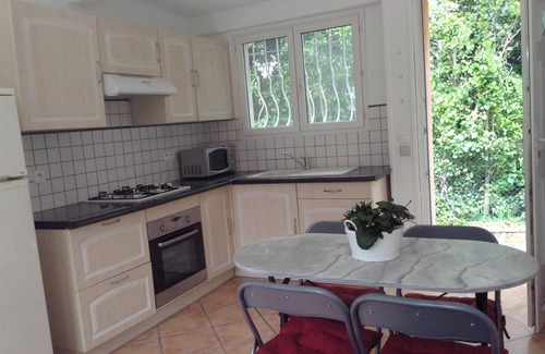 Le Muy Apartamento | Homerez - Apartamento en Le Muy, vista al jardín
