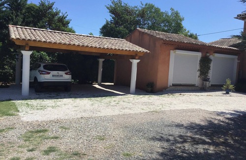 Le Muy Apartamento | Homerez - Apartamento en Le Muy, vista al jardín