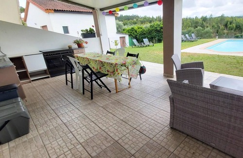 Tomar Apartamento | Homerez - Apartamento para 6 pers. con piscina y jardín en Praia do Ribatejo