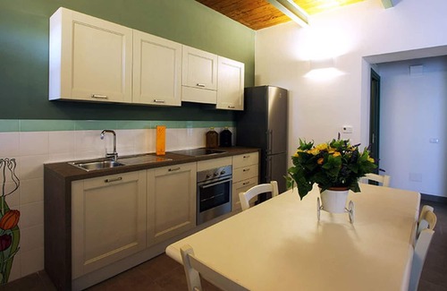 Montecastrilli Apartamento | Homerez - Appartement for 4 ppl. with shared pool and garden at Montecastrilli