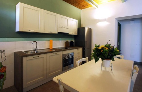 Montecastrilli Apartamento | Homerez - Appartement for 4 ppl. with shared pool and garden at Montecastrilli