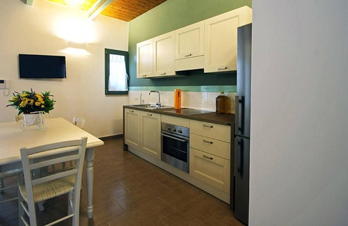 Montecastrilli Apartamento | Homerez - Appartement for 4 ppl. with shared pool and garden at Montecastrilli