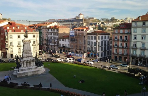 Sao Nicolau Apartamento | Homerez - Appartement 3 km away from the beach for 8 ppl. with balcony at Porto