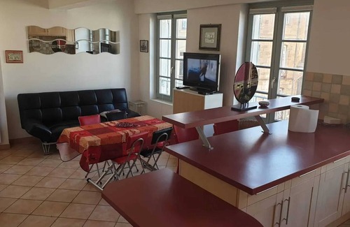 Romans-sur-Isere Apartamento | Homerez - Apt in Romans-sur-Isère - Parking incl.