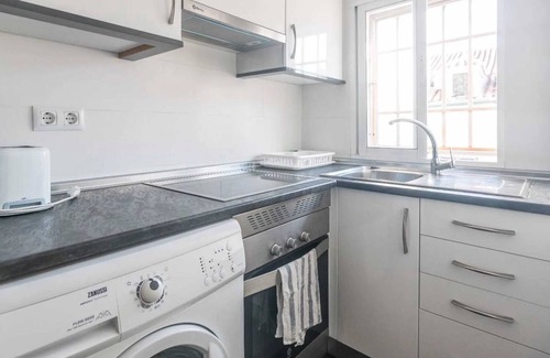 Barrio de La Latina Apartamento | Homerez - Apt Madrid - Pets Allowed