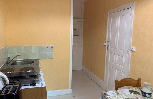 Neris-les-Bains Apartamento | Homerez - Apto. Néris-les-Bains