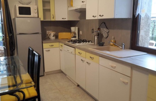 Villeneuve d'Aveyron Apartamento | Homerez - Apto. Villeneuve con jardín