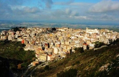 Chiaramonte Gulfi Apartamento | Homerez - Bonito apartamento para 3 pers. en Chiaramonte Gulfi