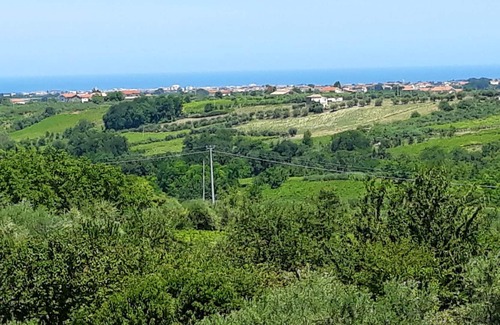 Canosa Sannita Apartamento | Homerez - Apartamento para 4 pers. con vistas al mar y jardín en Canosa Sannita