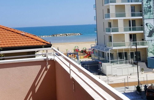 Viserbella Apartamento | Homerez - Bonito apartamento para 6 pers. con vistas al mar y balcón en Viserba