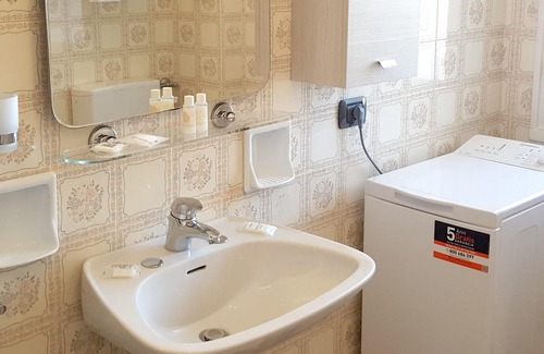 Viserbella Apartamento | Homerez - Beautiful appartement for 6 ppl. with sea view and balcony at Viserba