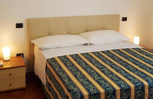 Viserbella Apartamento | Homerez - Beautiful appartement for 6 ppl. with sea view and balcony at Viserba