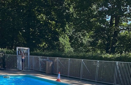 Klingenthal Apartamento | Homerez - Bonito estudio para 4 pers. con piscina compartida y terraza en Bœrsch