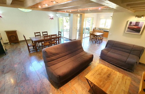 Devant-les-Ponts Casa | Homerez - Grande casa para 11 pers. con jacuzzi, spa, jardín y terraza en Metz