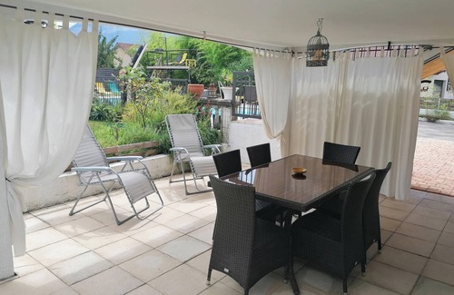 Voreppe Apartamento | Homerez - Apartamento luminoso en Voreppe, 43 m² con piscina
