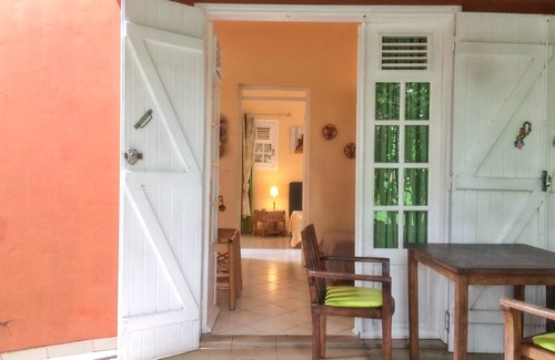 Trois-Rivieres Casa | Homerez - Bungalow Trois-Rivières, piscina