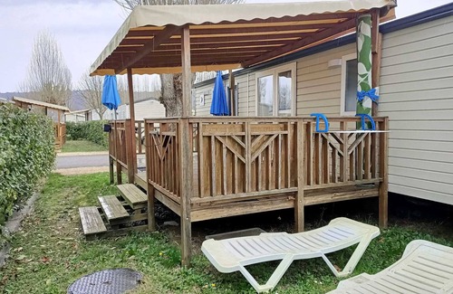 Condrieu Casa | Homerez - Acogedora cabaña en Condrieu con piscina